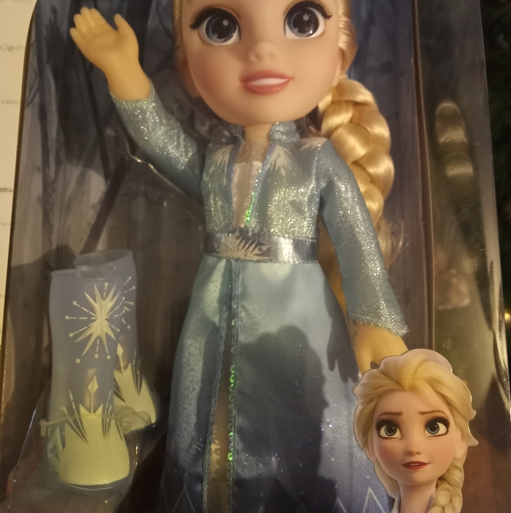 Elsa Doll - Picture 4 of 6